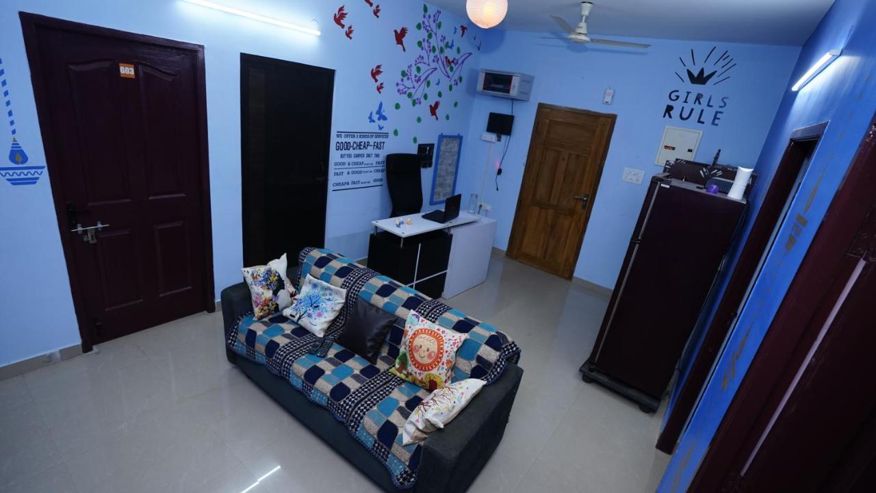 Easvari Grand Pg For Women - Female Only Hostel Τσενάι Εξωτερικό φωτογραφία
